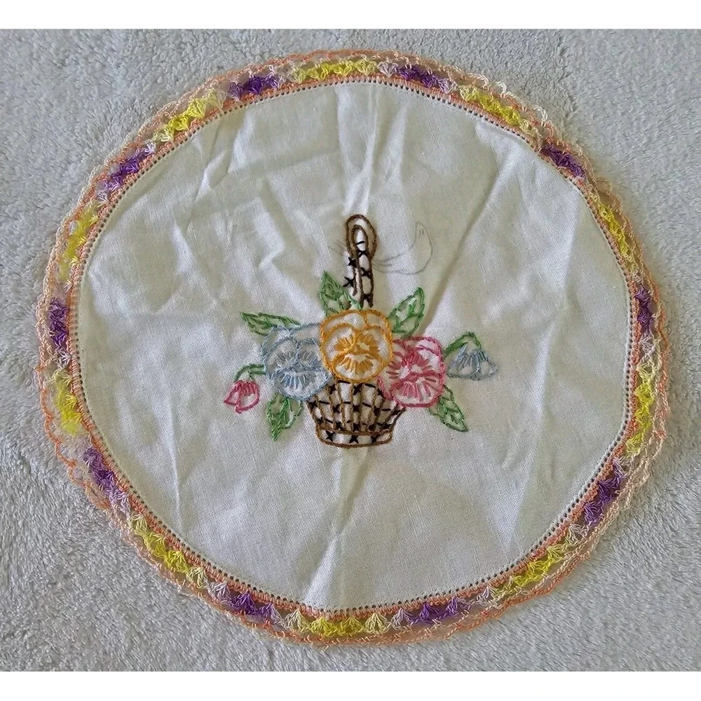 Vintage Linen Doilies Set of‎ 4 White Ivory Embroidered Cottage Round Tabletop